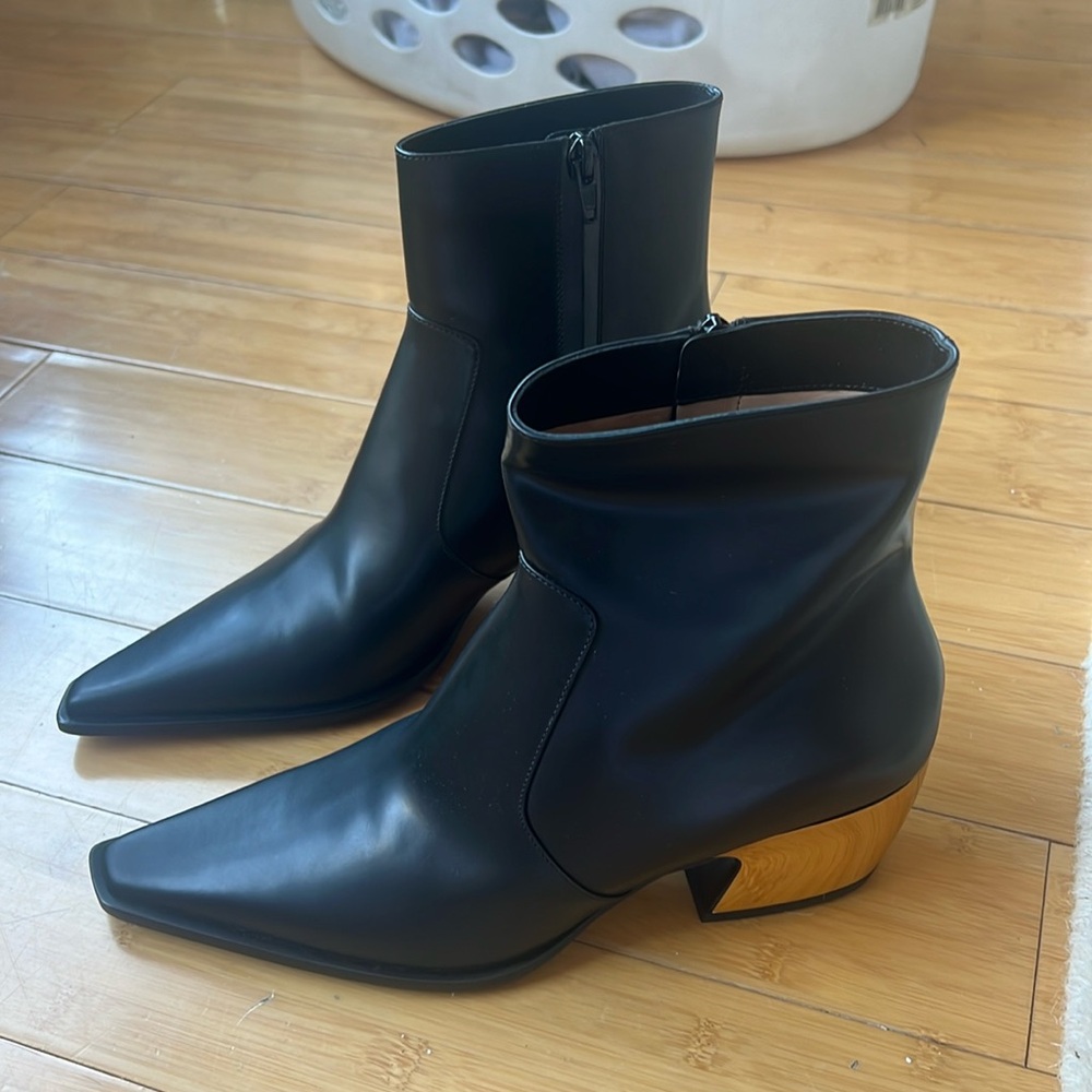 Bottega Veneta Leather Boots